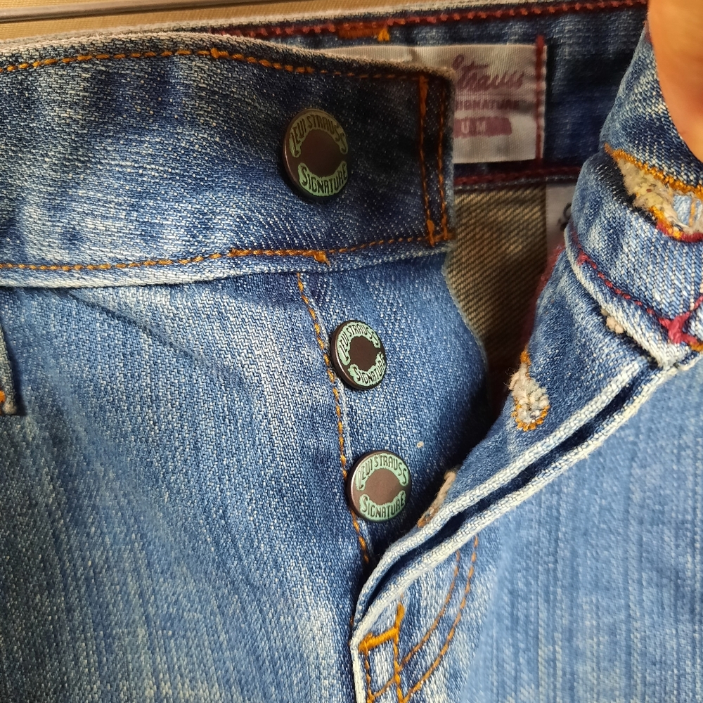 Levi's Signature Distressed Sunglower Blue Jean Skirt sz Junior 1 - Picture 3 of 8